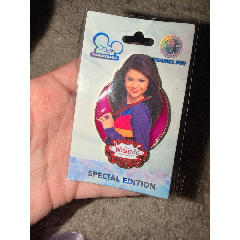PALM Wizards of Wavely Place - Alex Russo Version B Stained Glass Jumbo pink
